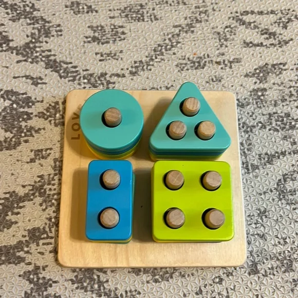 Lovevery Peg puzzle - Picture 1 of 1